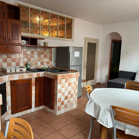 호스텔 뮤지엄 *