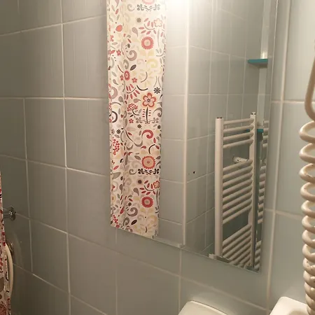 호스텔 뮤지엄 *