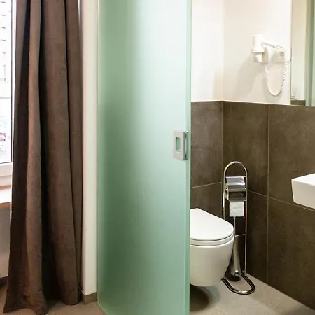 호스텔 뮤지엄 *