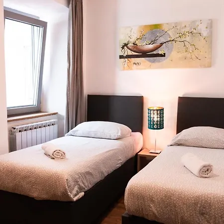 호스텔 뮤지엄 *