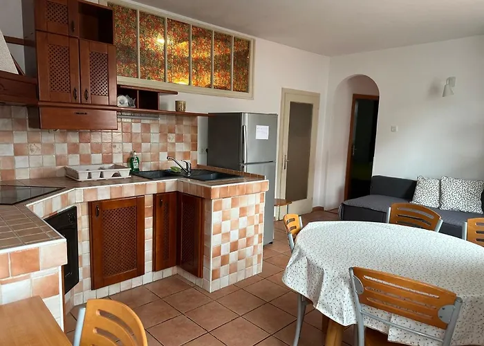 호스텔 뮤지엄 *